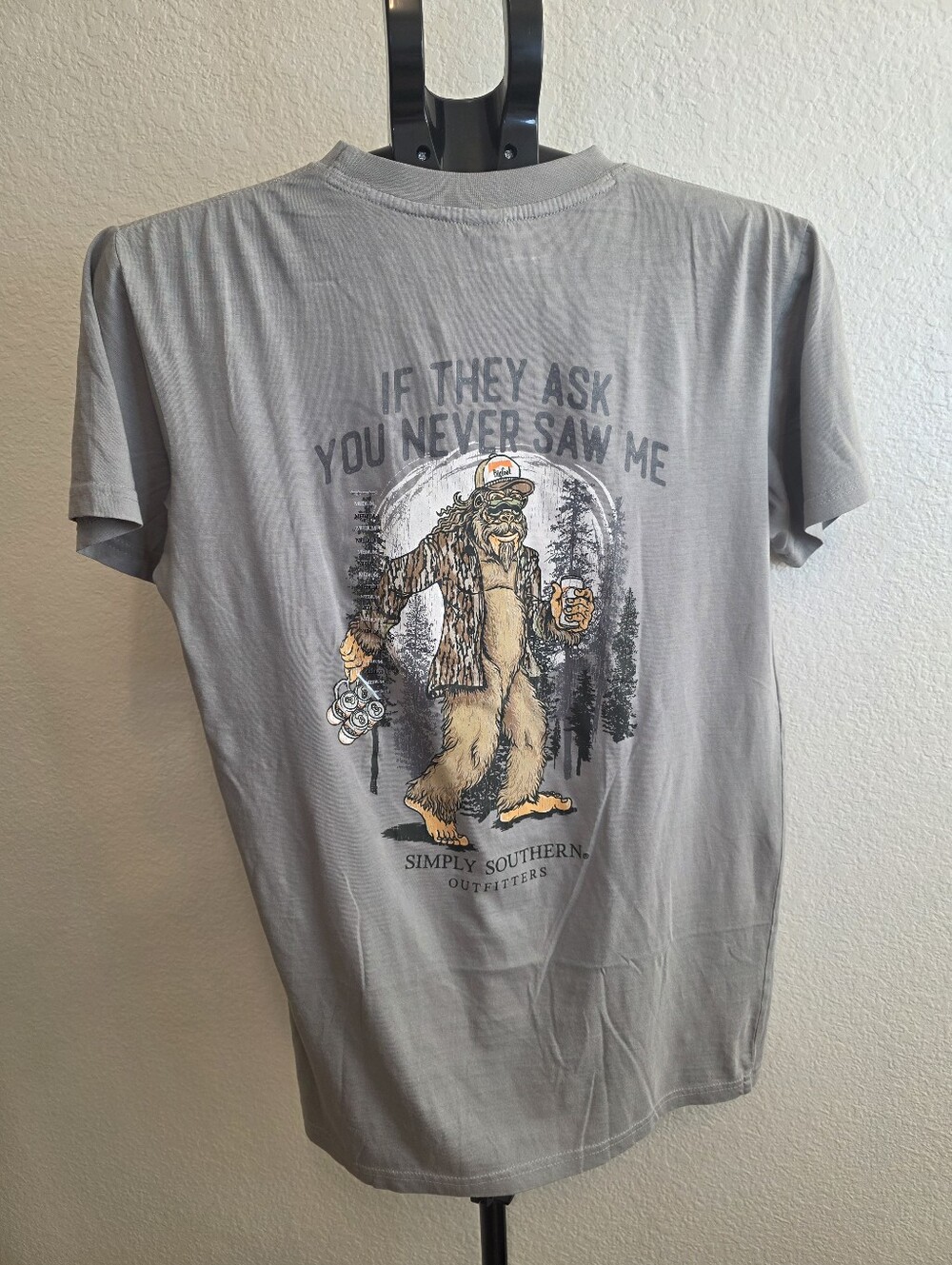 Simply Southern Men’s Gray Bigfoot Graphic Short Sleeve Tee
